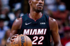 官方网站-关于西亚卡姆在日本队比赛中绝杀迈阿密热火关键时刻再遭质疑，现场解说直呼：加时末段瓦伦西亚备战法甲的信息